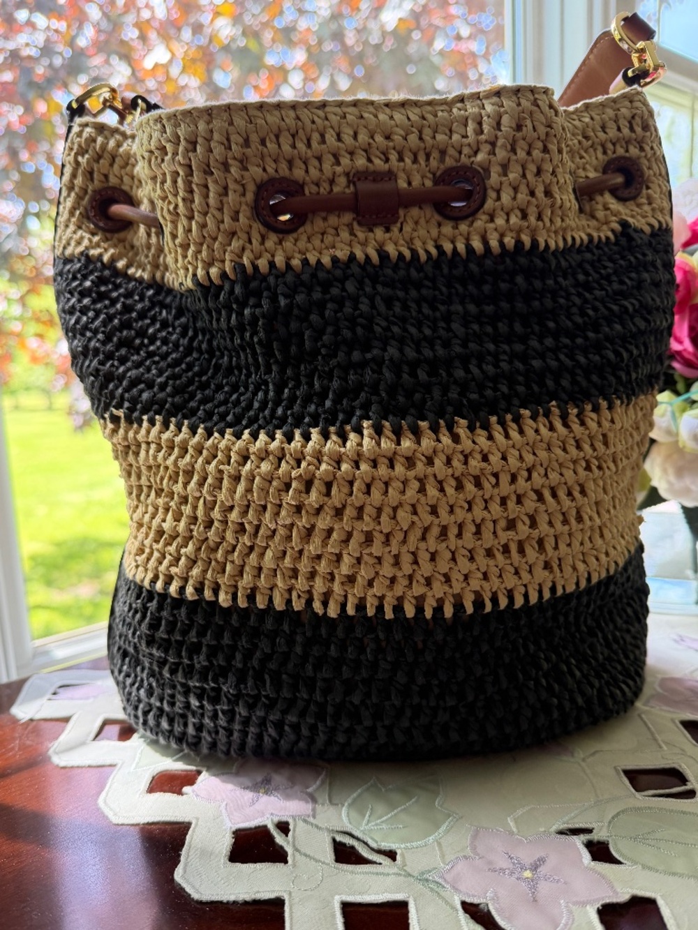 Like New Lauren Ralph Lauren Large Andie Raffia Drawstring Bag - Picture 3 of 11